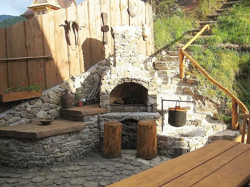 Vonkajší krb s posedením