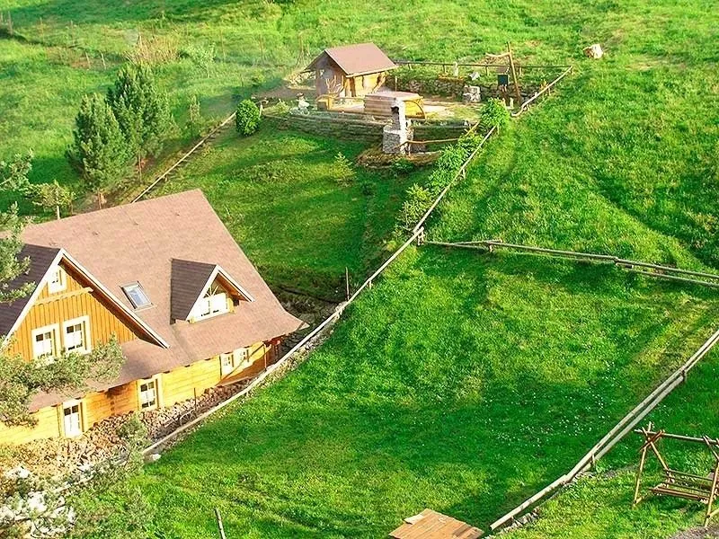 Pohľad na pozemok a okolie